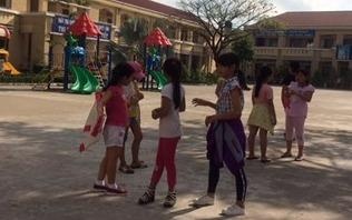 ép cô giáo quỳ ảnh 1 ep co giao quy anh 1