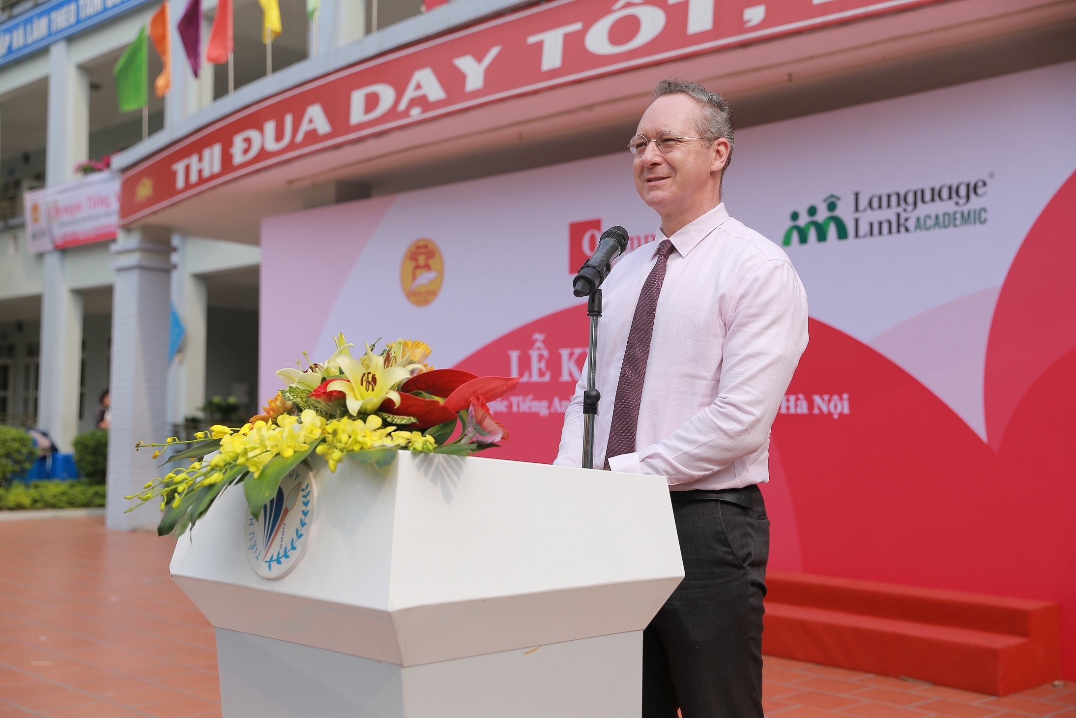 olympic tieng Anh tieu hoc anh 2