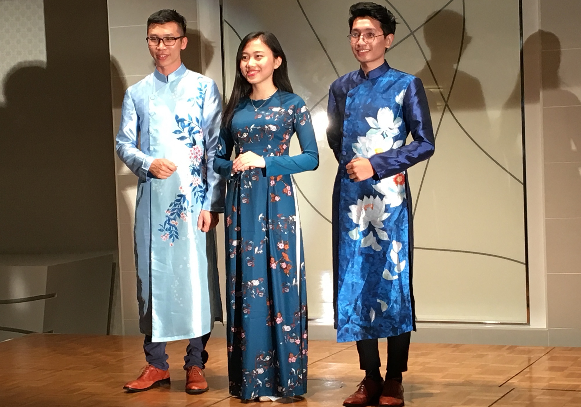 nu sinh trung tuyen hoc bong hang ty dong anh 4