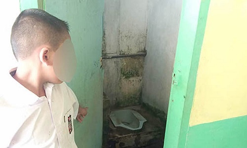 giao vien phat hoc sinh anh 2