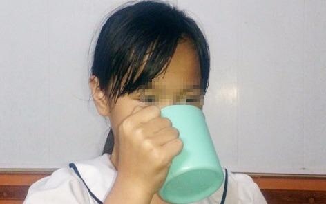 Tai sao khong day tre tu choi suc mieng bang nuoc giat gie lau bang? hinh anh