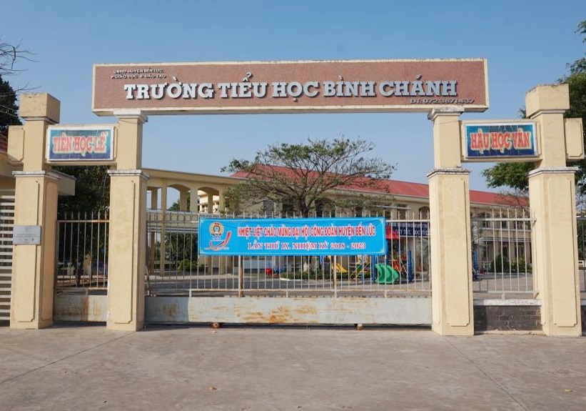 Hieu truong xuong lam giao vien sau vu co giao bi phu huynh ep quy hinh anh