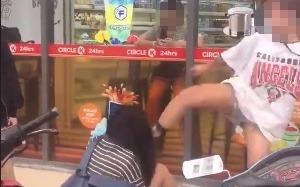 Co gai lien tuc da vao dau ke trom: Khong ai can de quay clip song ao? hinh anh