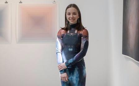 Nu sinh gianh hoc bong 2 trieu USD tu 23 truong dai hoc hinh anh