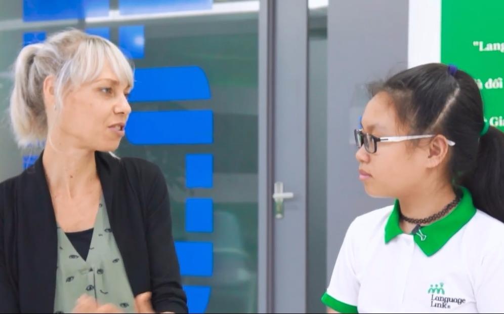 Hoc tieng Anh cung giao vien nuoc ngoai: Chu de dien anh hinh anh
