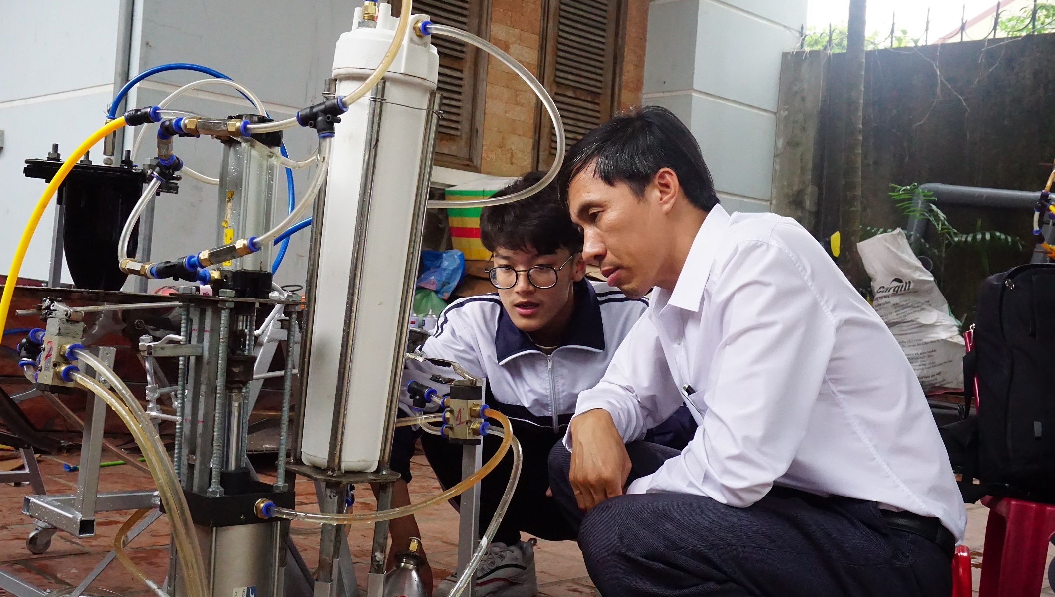 nam sinh nghe an duoc cap visa anh 1