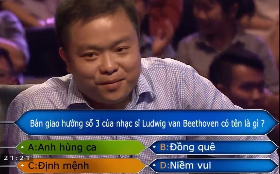 Nguoi choi 'Ai la trieu phu' tra loi sai, dung chan o cau so 13 hinh anh