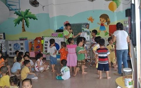 Gan 90% phu huynh TP.HCM dong y lap camera o truong mam non hinh anh
