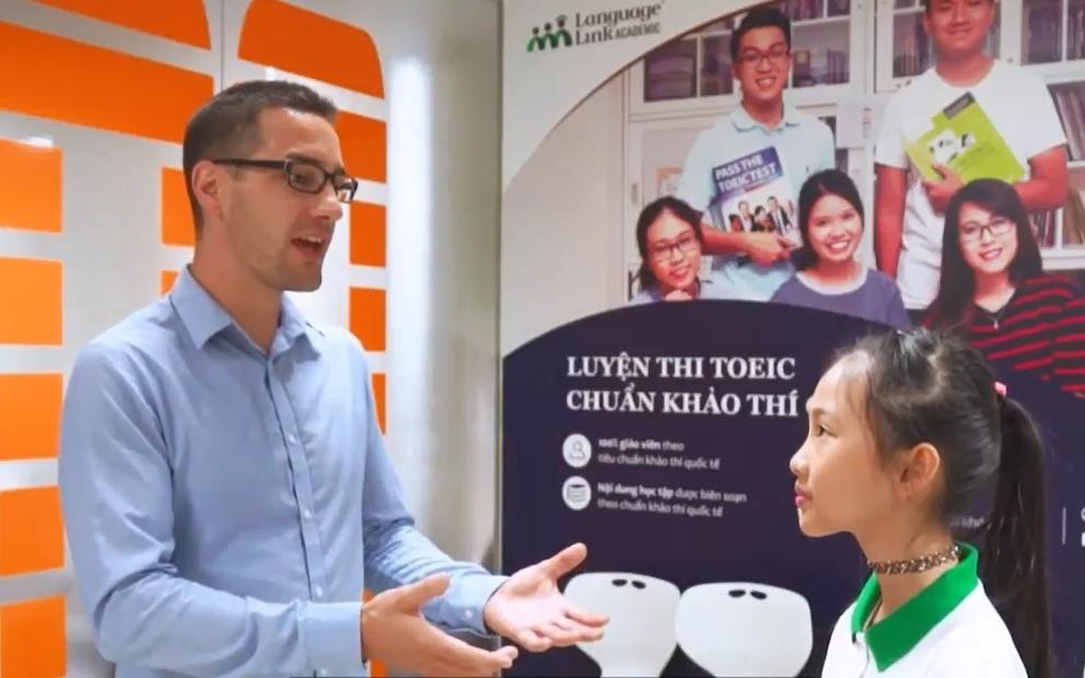 Hoc tieng Anh cung giao vien nuoc ngoai: Chu de Ky nghi he hinh anh