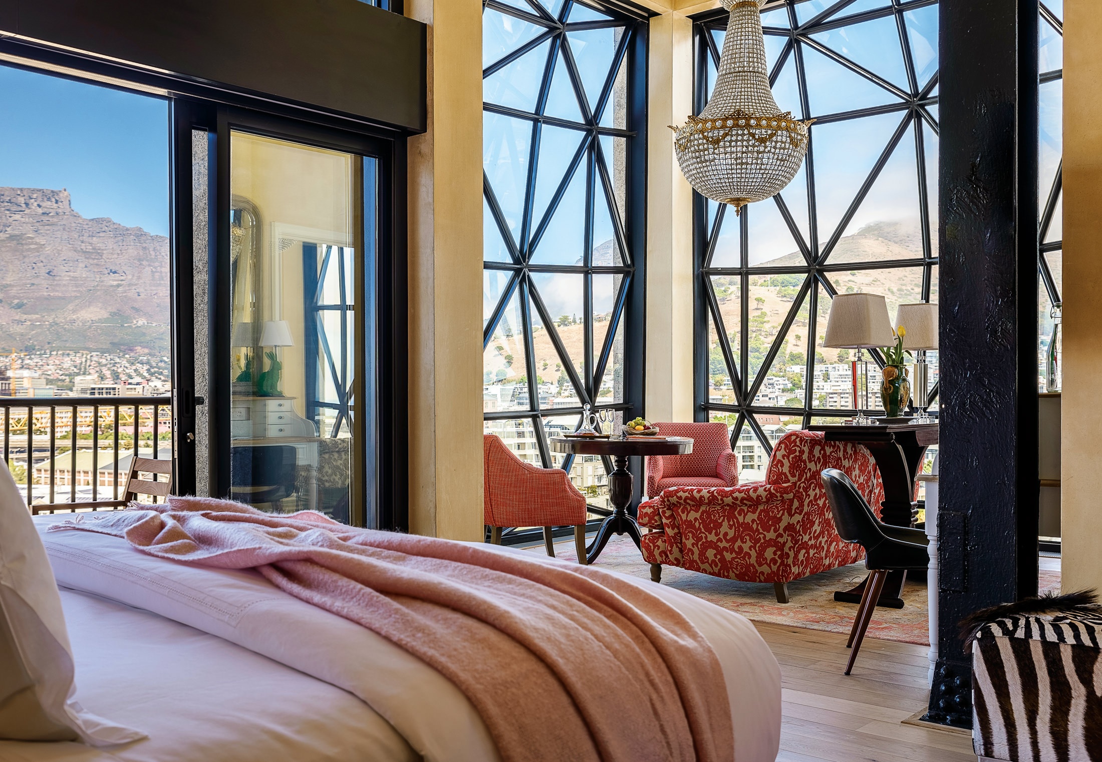 nhung khach san xa hoa nhat anh 4