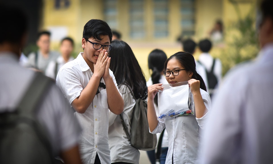 Bai giai de thi mon Ngu van vao lop 10 o Ha Noi hinh anh