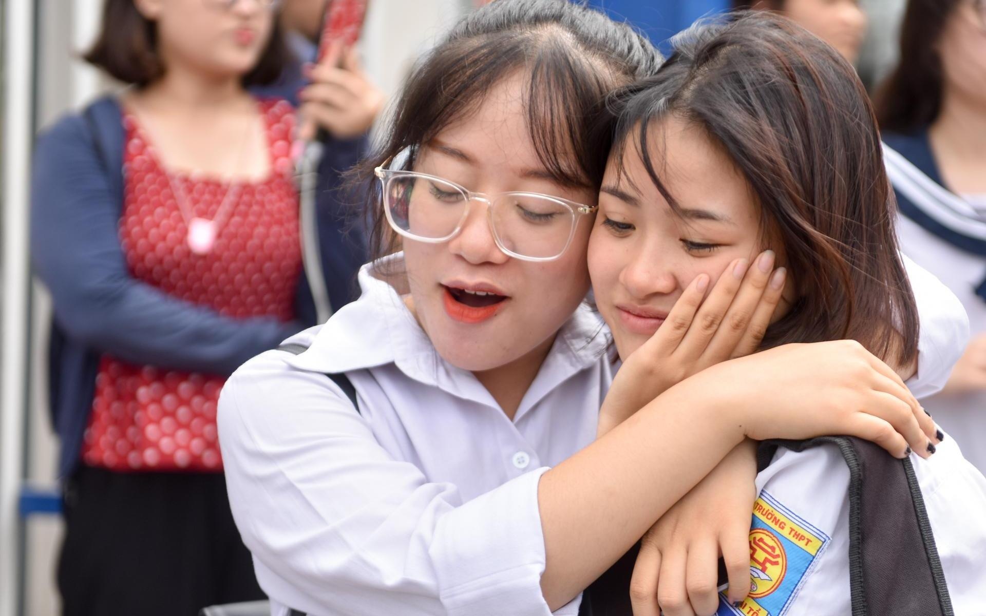 44 thi sinh bi dinh chi sau ngay thi dau tien hinh anh