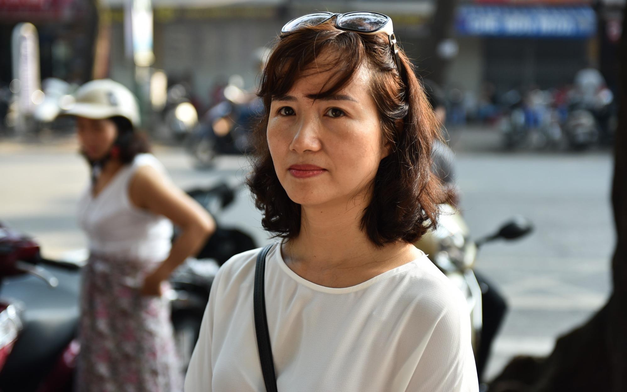 Phu huynh quay cuong rut, nop ho so vao lop 10 duoi nang nong hinh anh