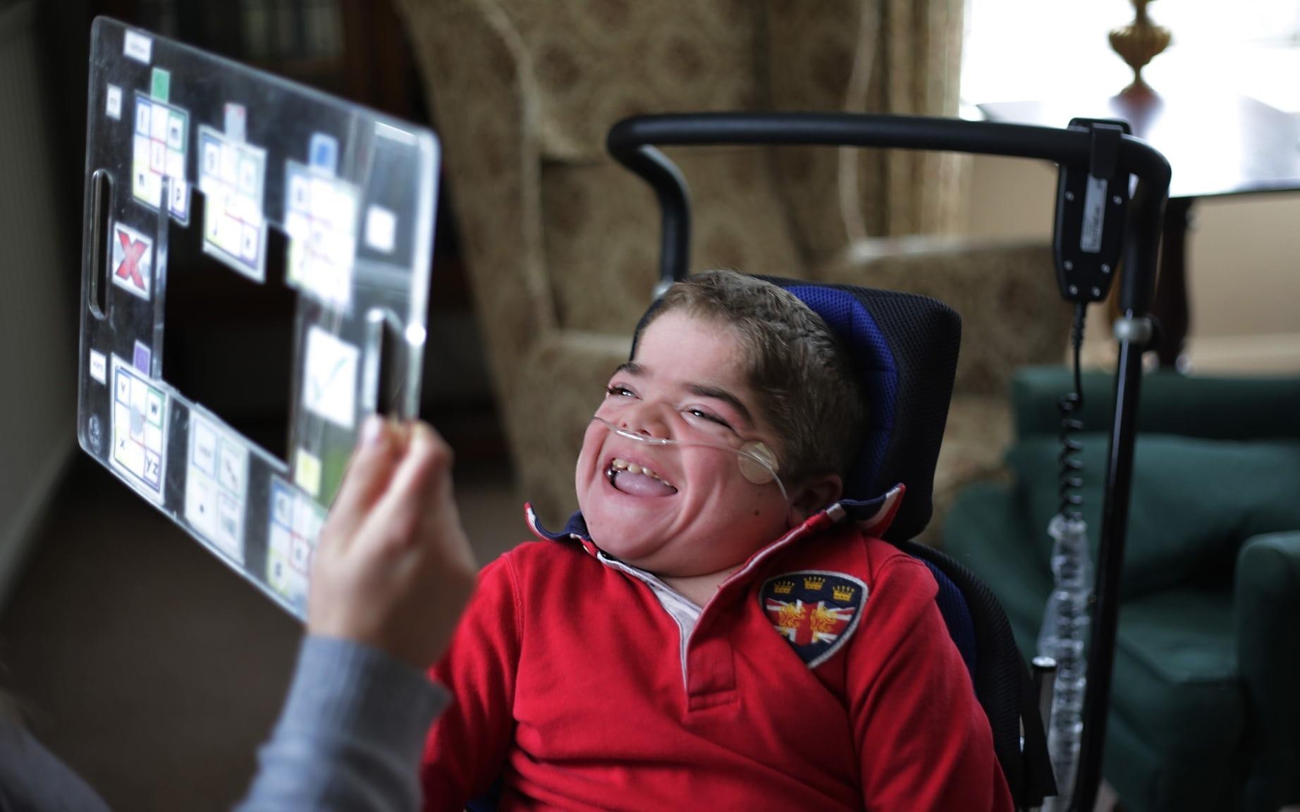 Cau be bai nao viet sach bang anh mat hinh anh