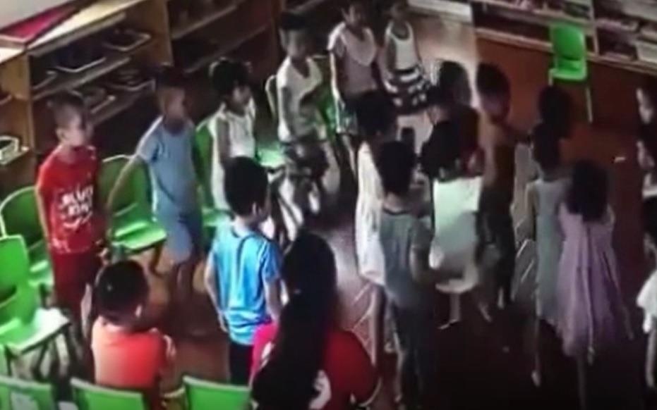 Cham dut hop dong 3 giao vien mam non de tre danh hoi dong ban hinh anh