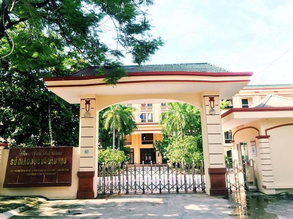 Hoa Binh yeu cau tat ca nguoi tham gia hoi dong thi THPT kiem diem hinh anh