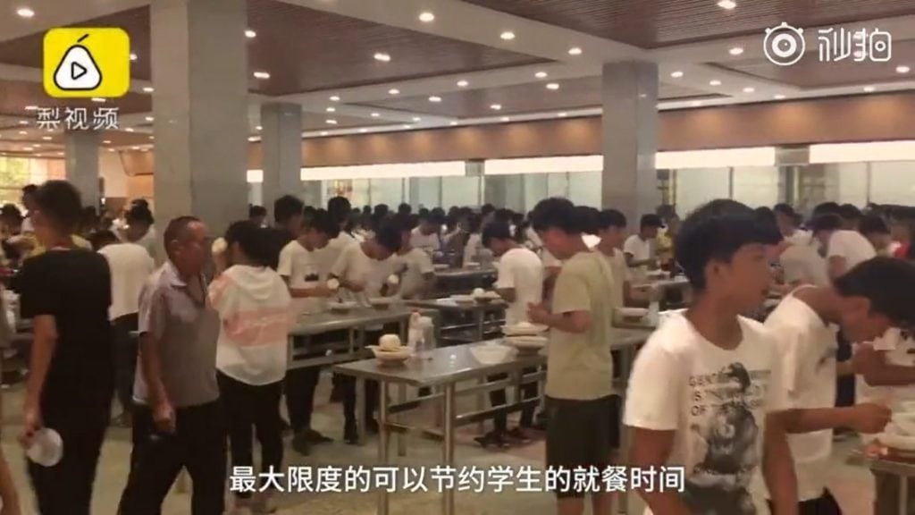 canteen trường không có ghế ảnh 1 canteen truong khong co ghe anh 1