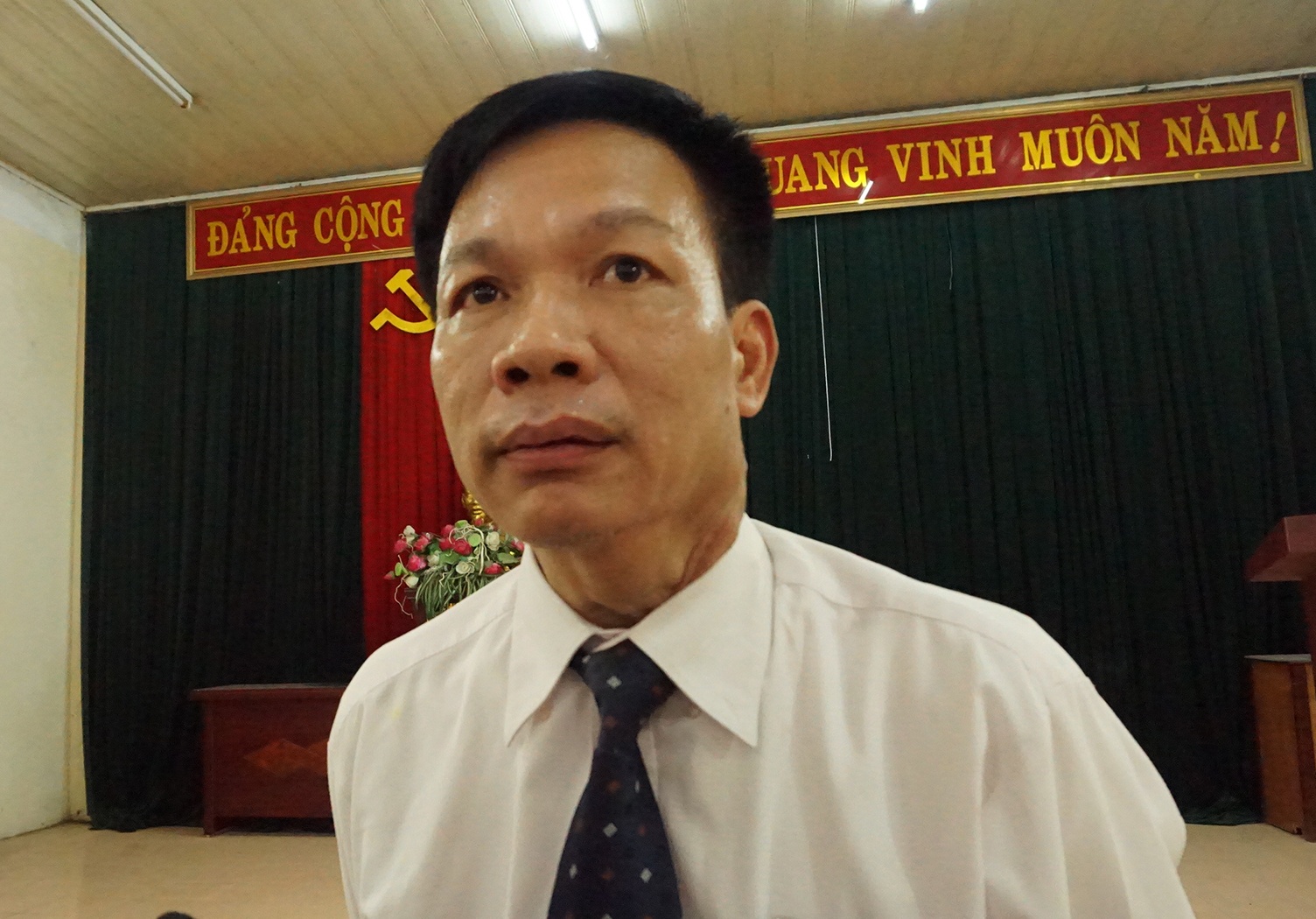 Truong hoc bi to lam thu: Vi sao khong doi thoai voi phu huynh? hinh anh