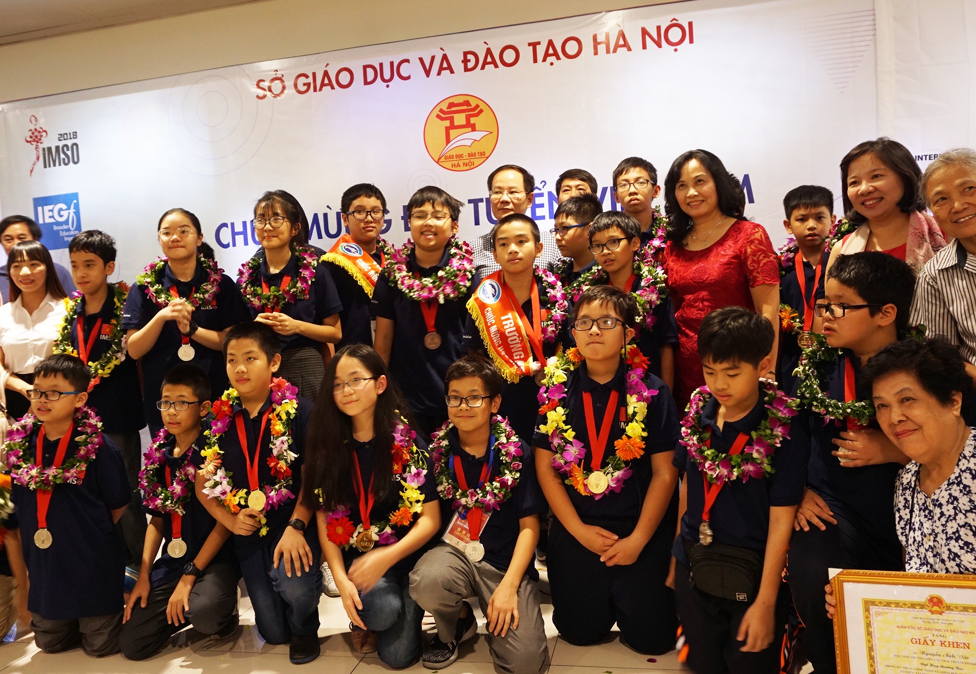 doan viet nam du thi IMSO anh 1