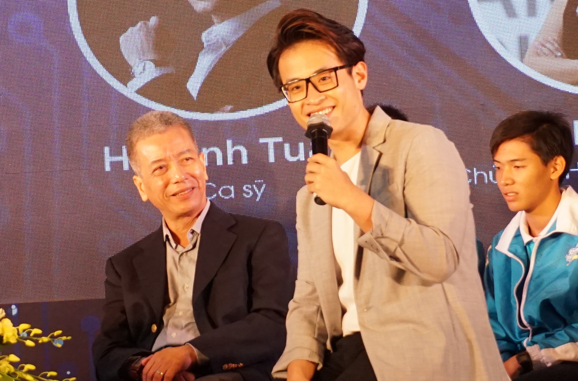 hà anh tuấn học tiếng anh ảnh 1 ha anh tuan hoc tieng anh anh 1