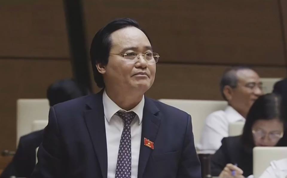 Bo truong Phung Xuan Nha thua nhan sach giao khoa gay lang phi hinh anh