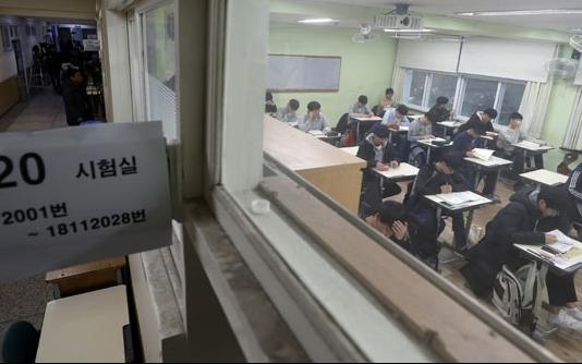 Gan 600.000 hoc sinh Han Quoc buoc vao 'dau truong sinh tu' hinh anh