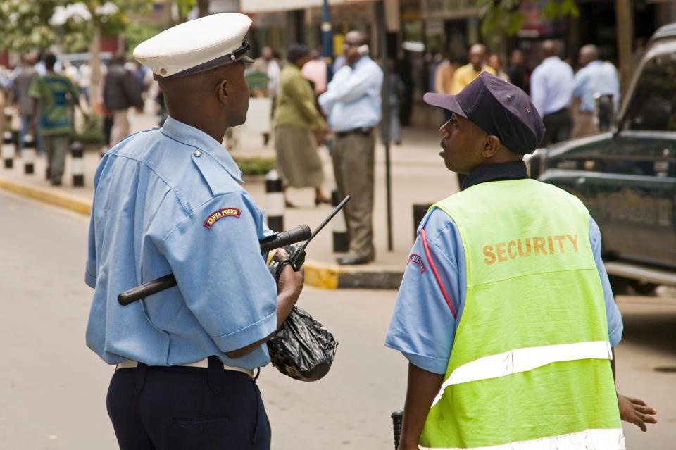 giao vien cho hoc sinh danh ban anh 1