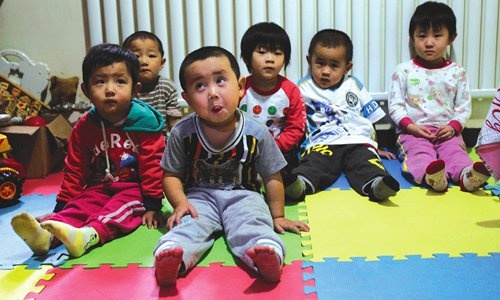 giao vien mam non danh tre anh 3