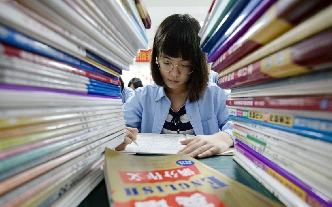 Phu huynh chi so tien lon va nhung dua tre bat hanh vi hoc them hinh anh