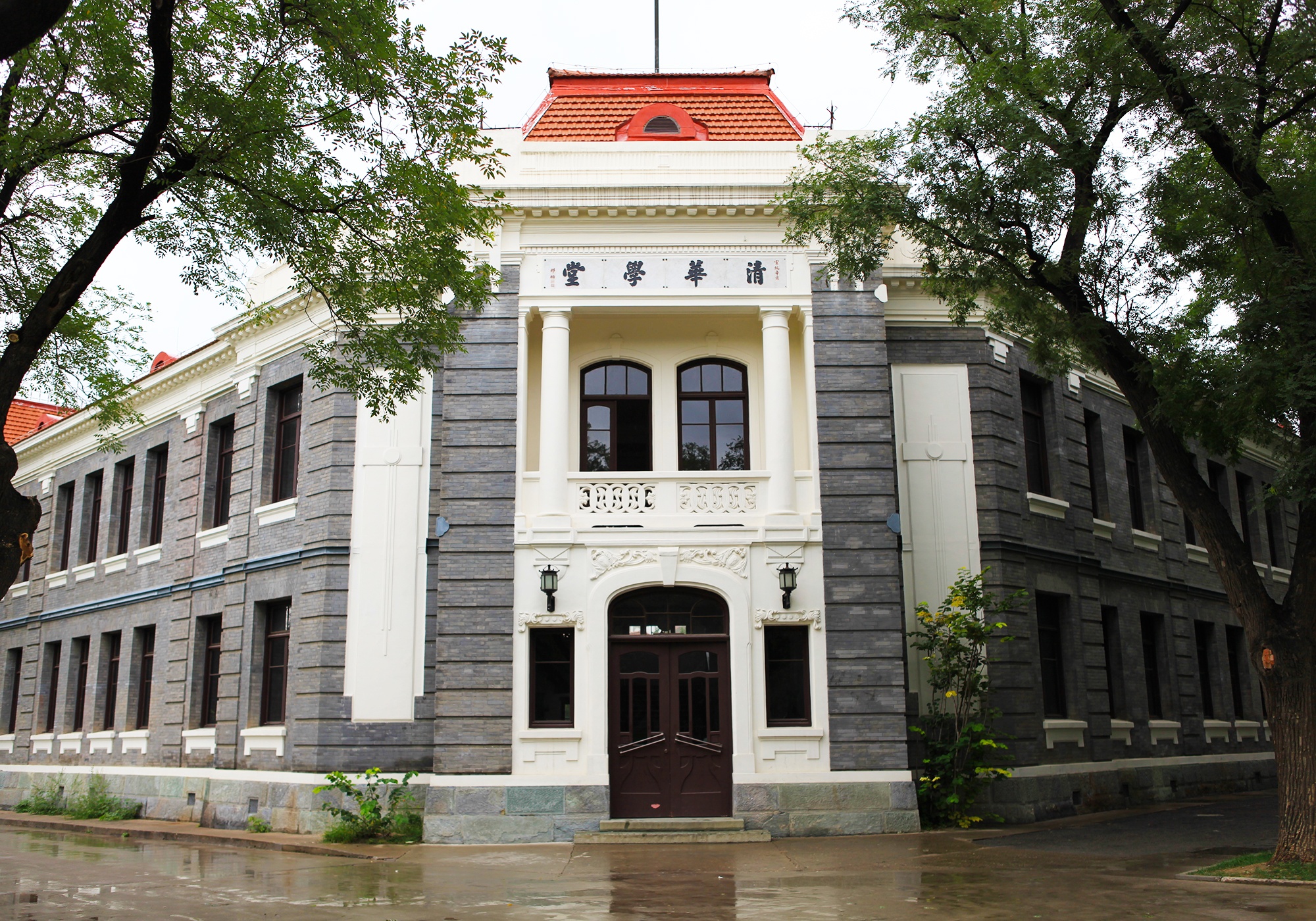 Dai hoc hang dau chau A toa lac trong ngu uyen dep nhu tranh hinh anh