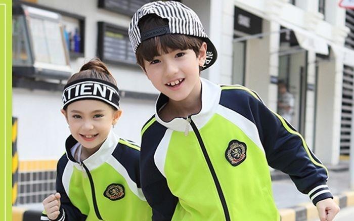Tranh cai ve hoc sinh Trung Quoc phai mac dong phuc gan GPS hinh anh