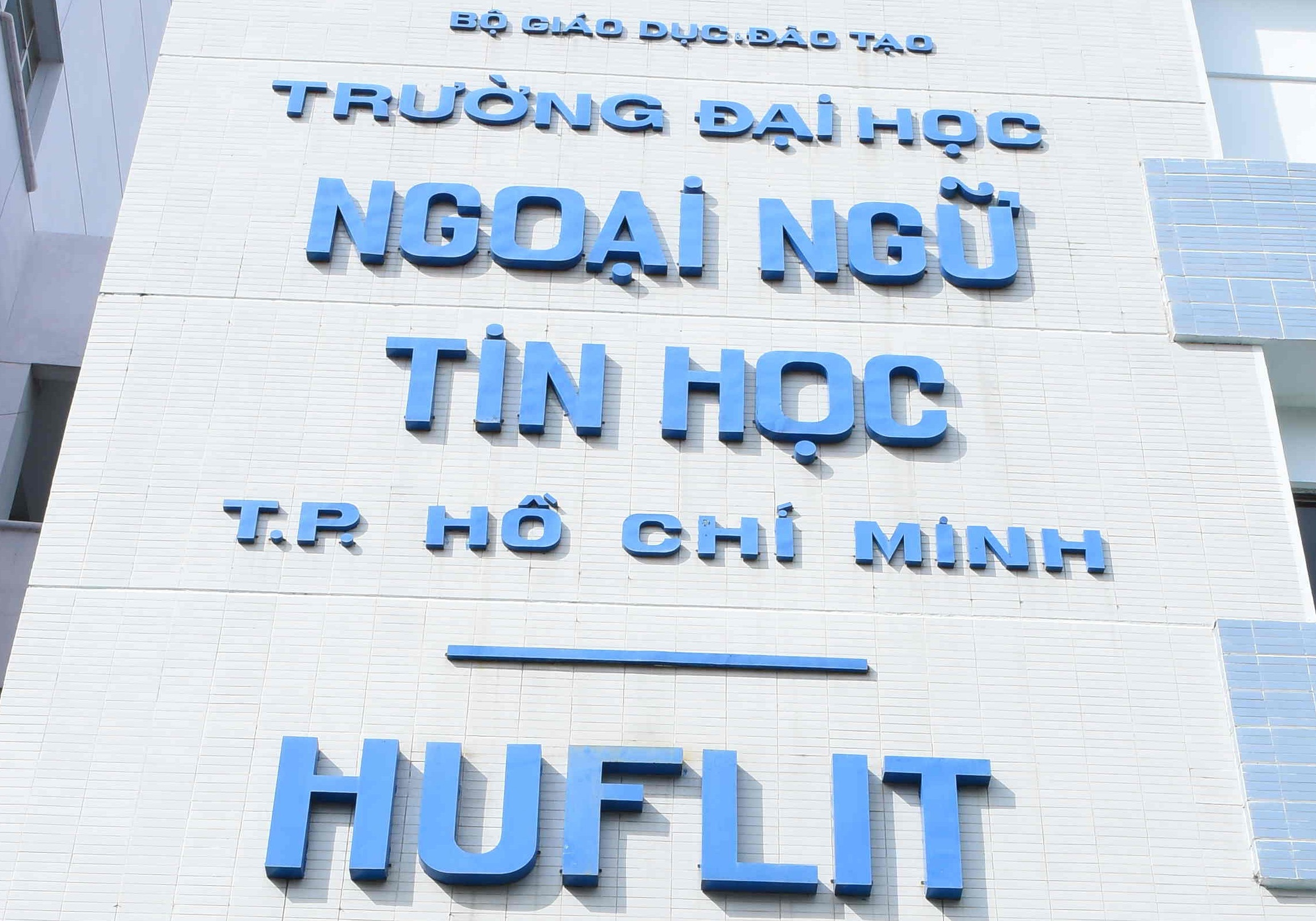 Hieu pho DH Ngoai ngu - Tin hoc TP.HCM se ky bang cho sinh vien hinh anh