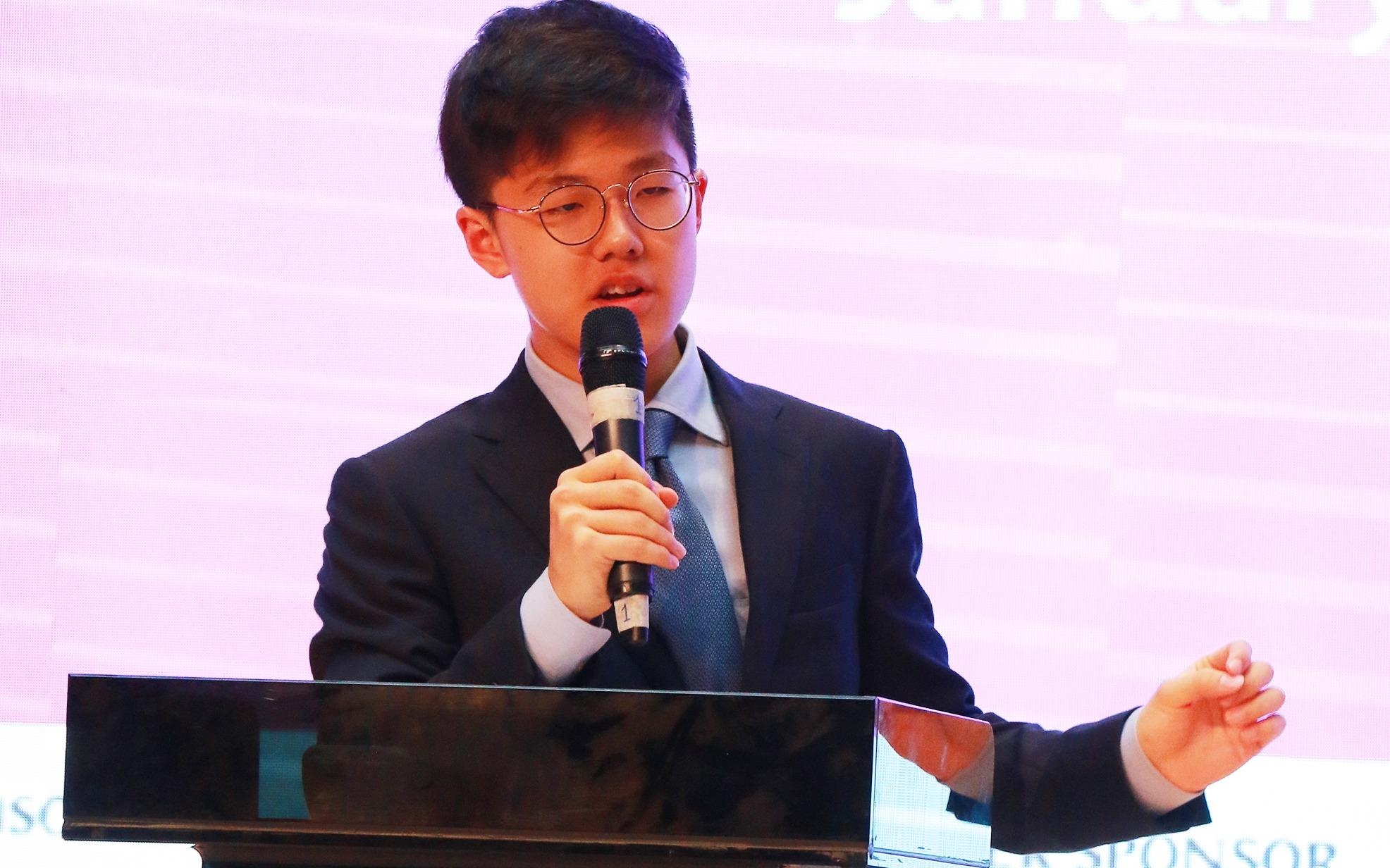 Hoc sinh tranh bien tieng Anh ve dong tien chung ASEAN hinh anh