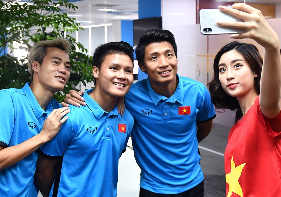 H’hen Nie va Quang Hai duoc de cu Guong mat tre tieu bieu 2018 hinh anh