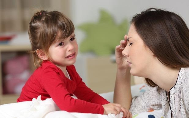 10 kieu bao boc con thai qua khien tre so hai tuong lai hinh anh