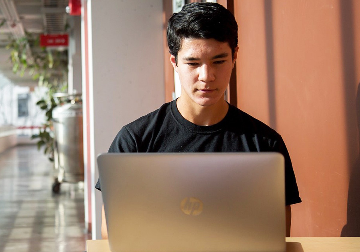 Ben trong thu vien doc dao cua dai hoc hang dau the gioi hinh anh