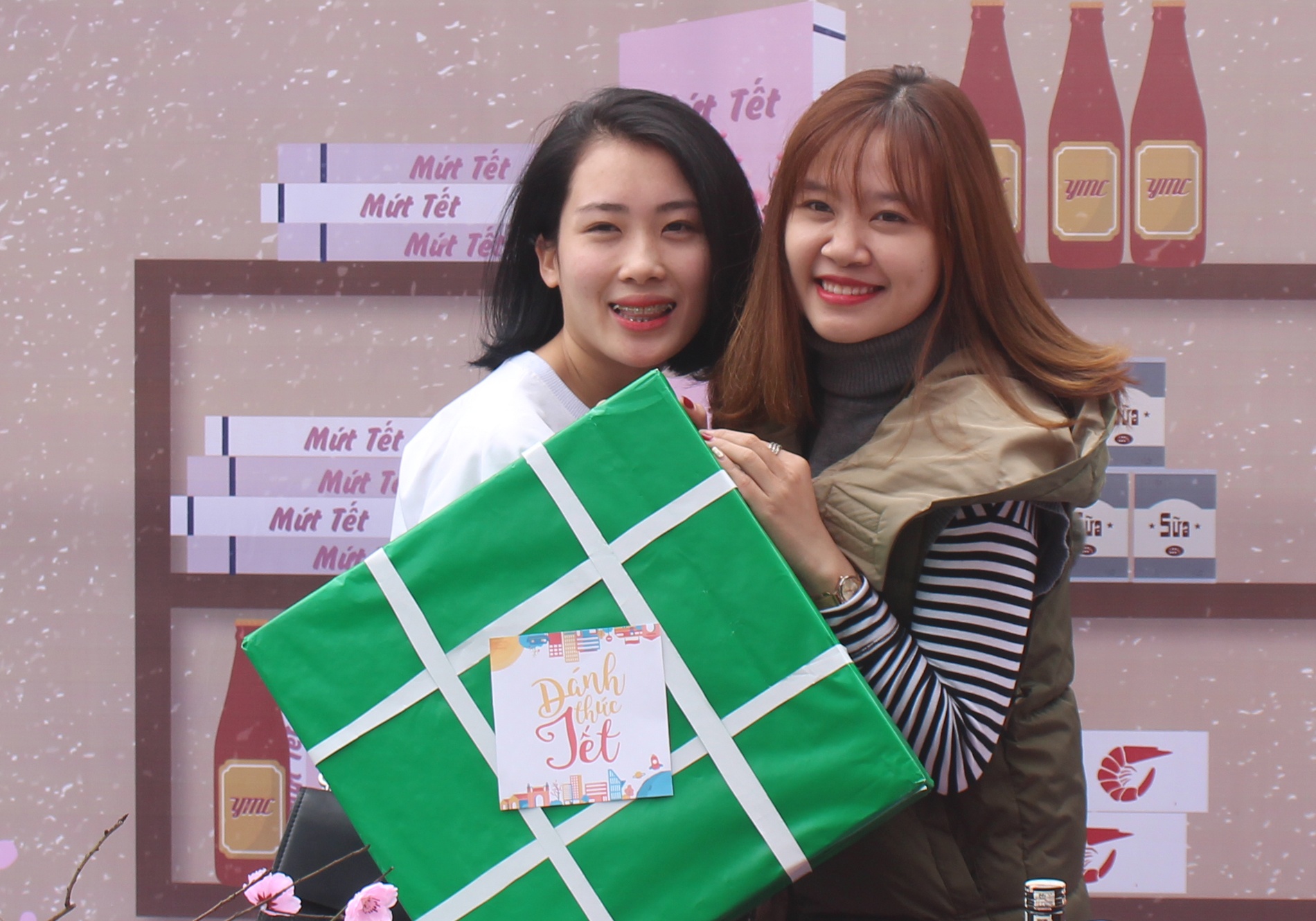 Nhung nguoi tre miet mai ‘danh thuc’ Tet co truyen hinh anh