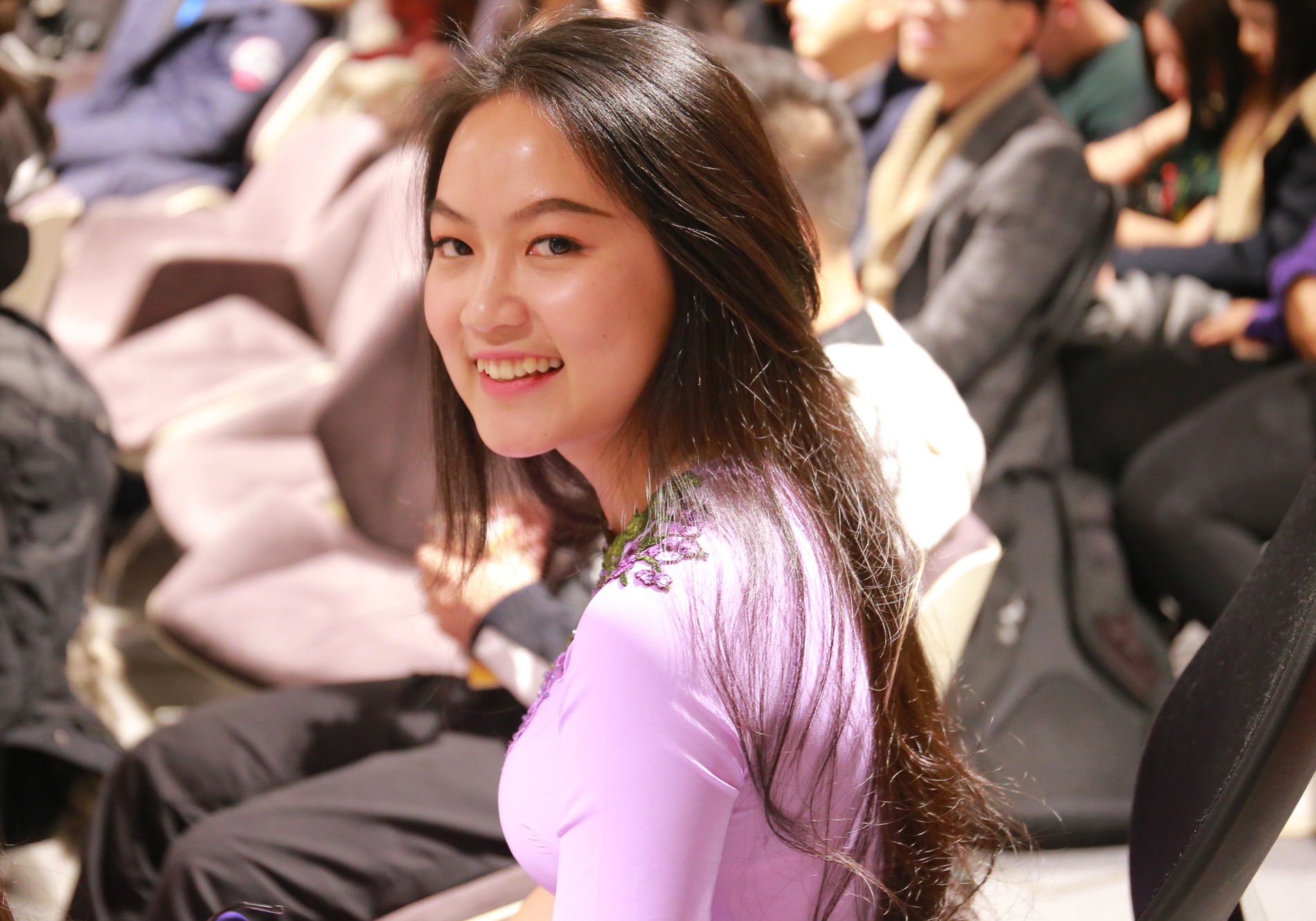 Du hoc sinh Viet tai Anh goi banh chung, bay hang Tet don nam moi hinh anh