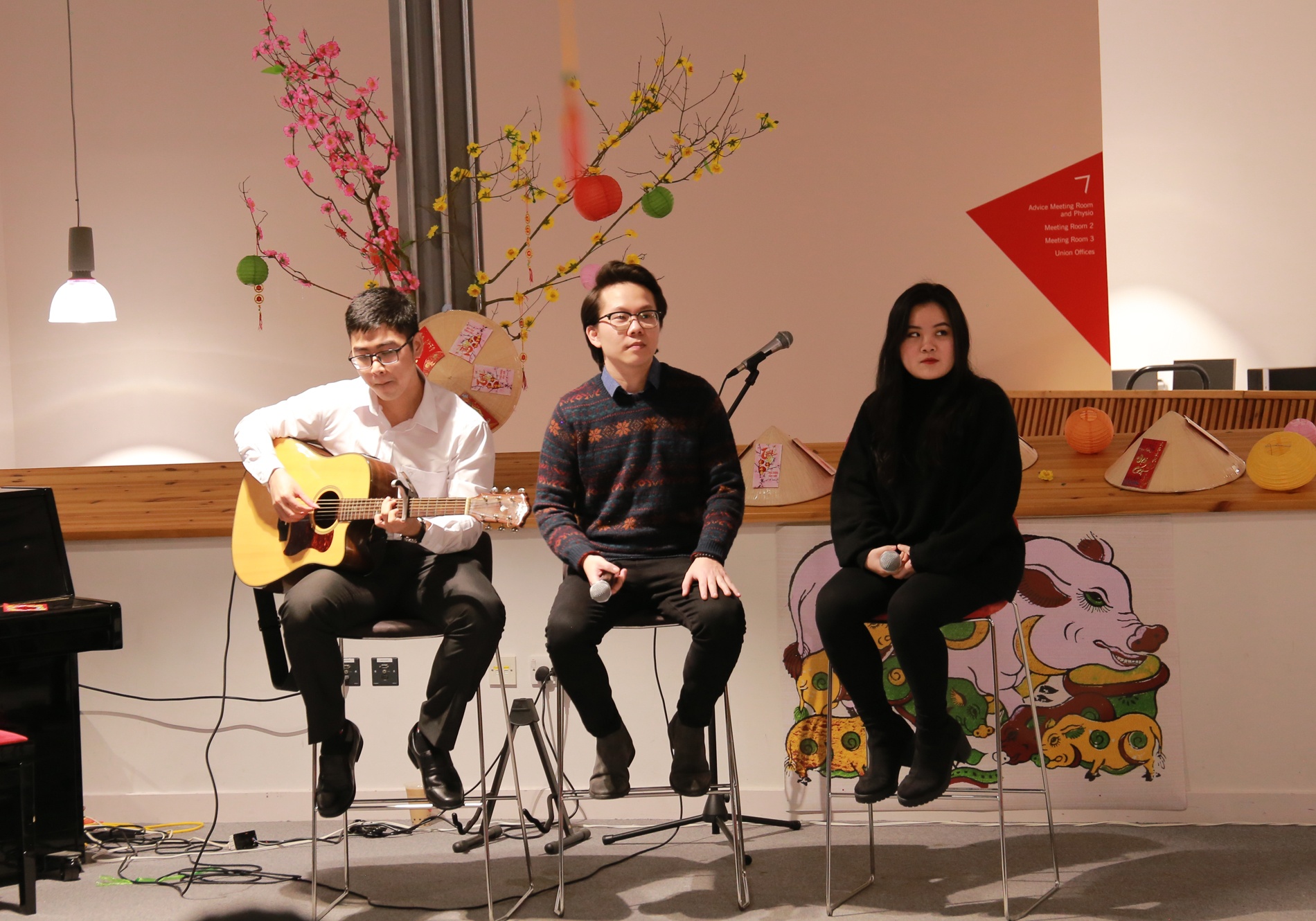 du hoc sinh don tet anh 9