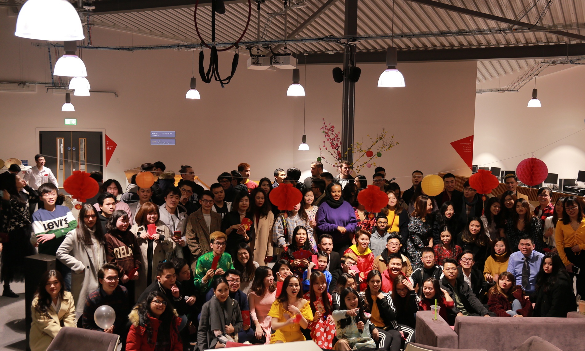 du hoc sinh don tet anh 7