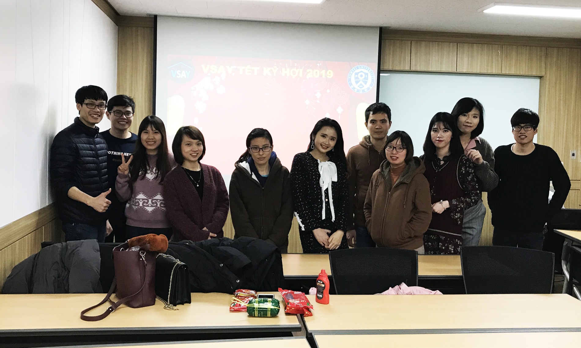 du hoc sinh don tet anh 7