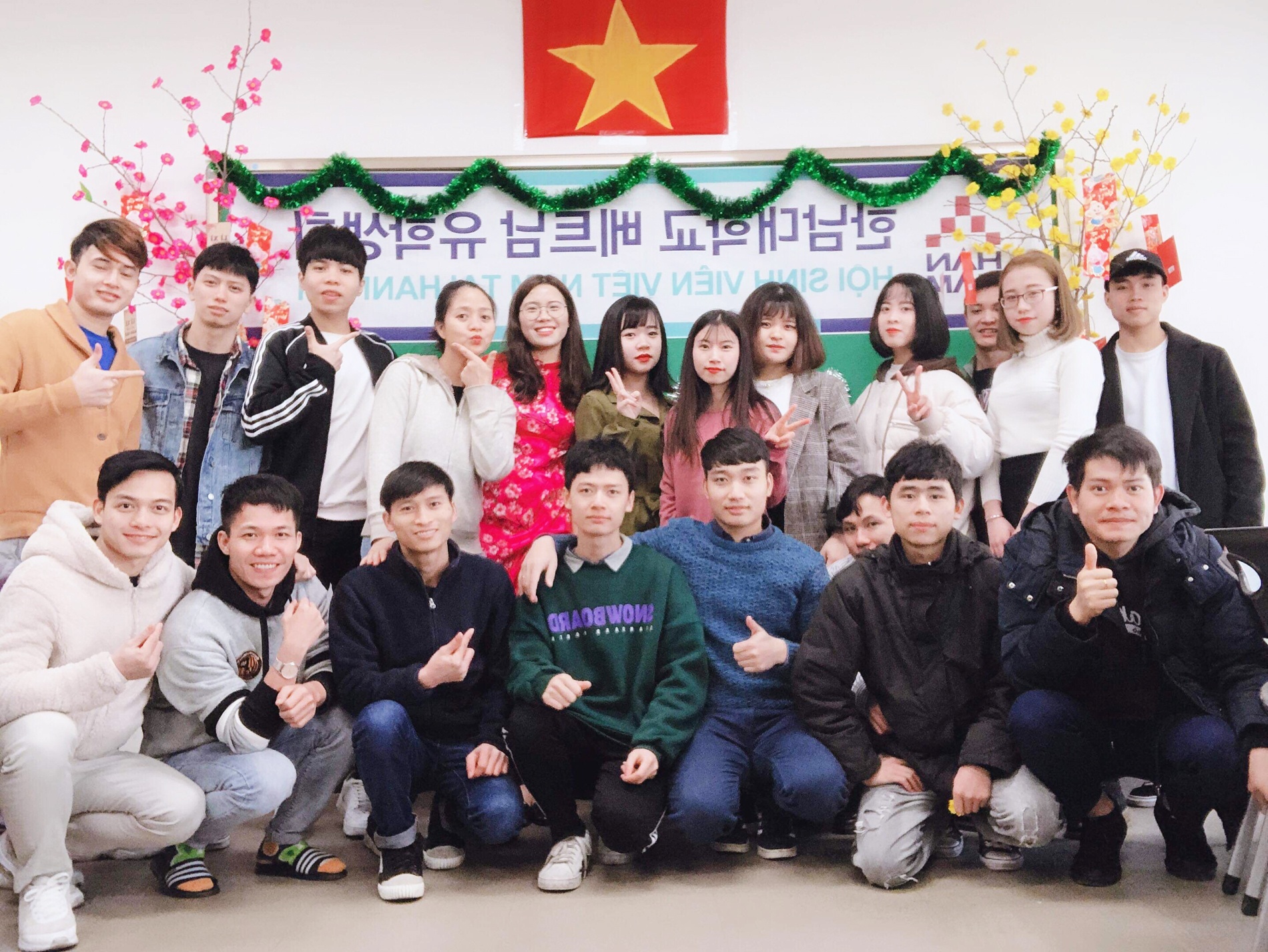 du hoc sinh don tet anh 8