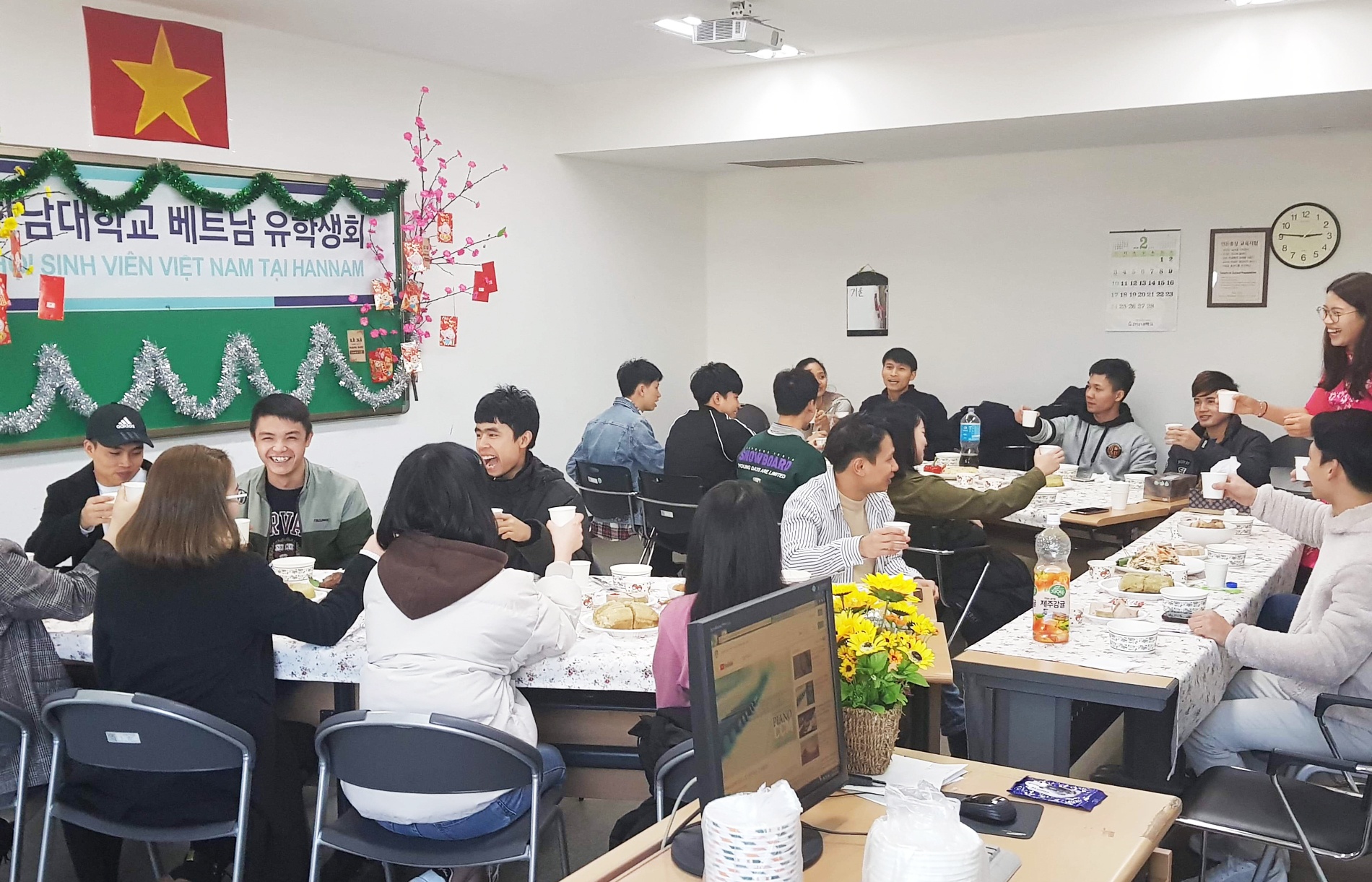 du hoc sinh don tet anh 2