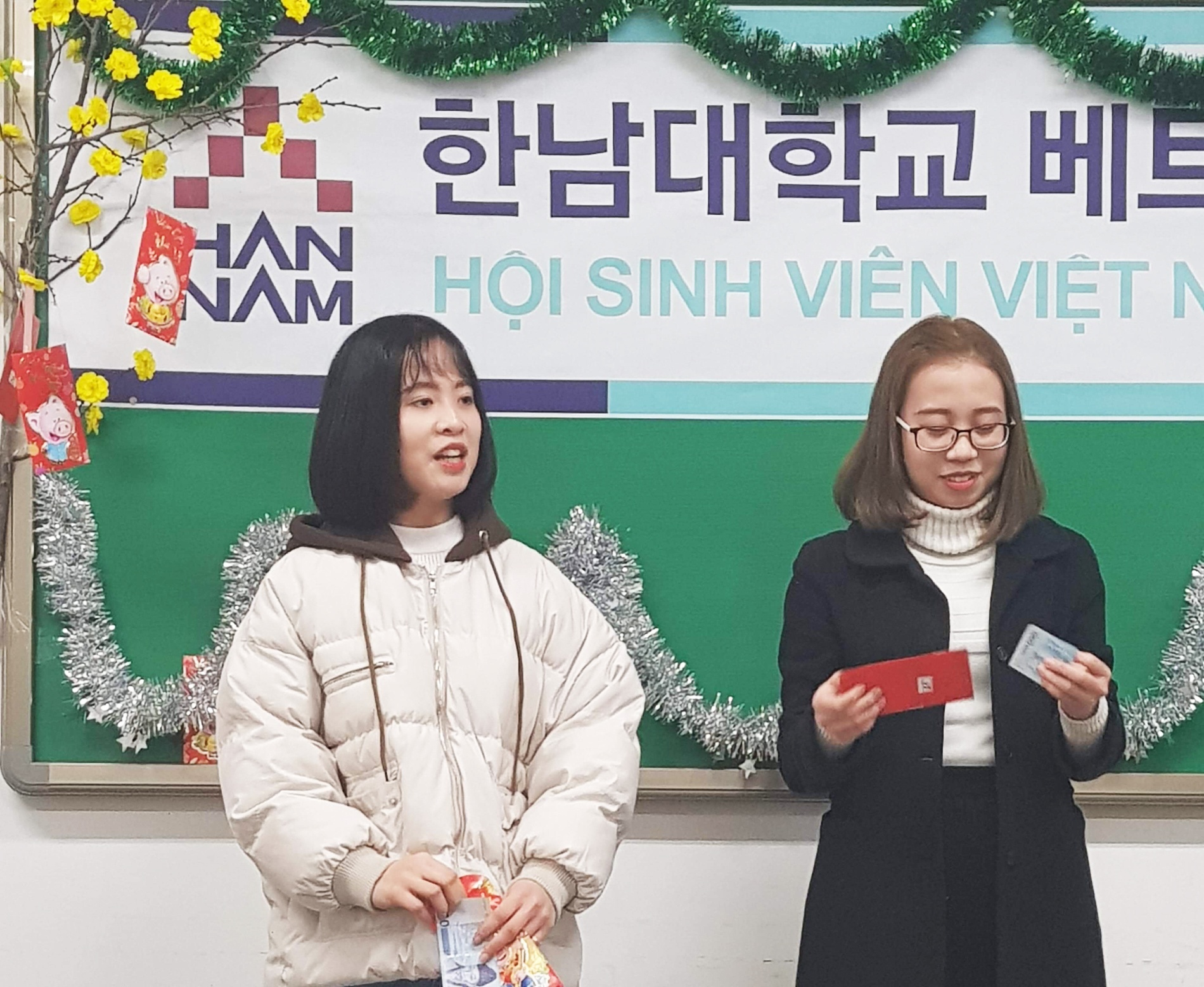 du hoc sinh don tet anh 7