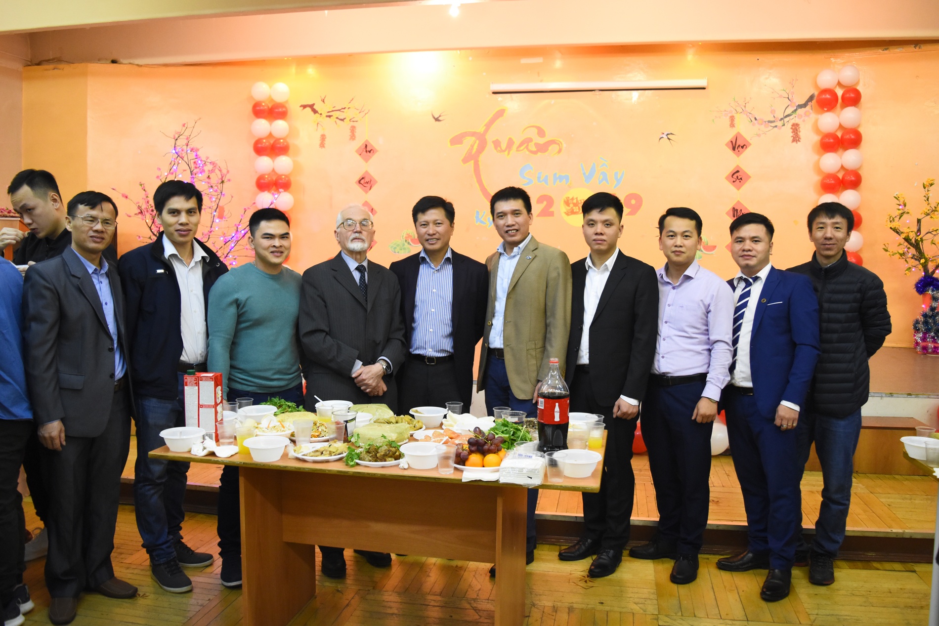 du hoc sinh don Tet anh 2