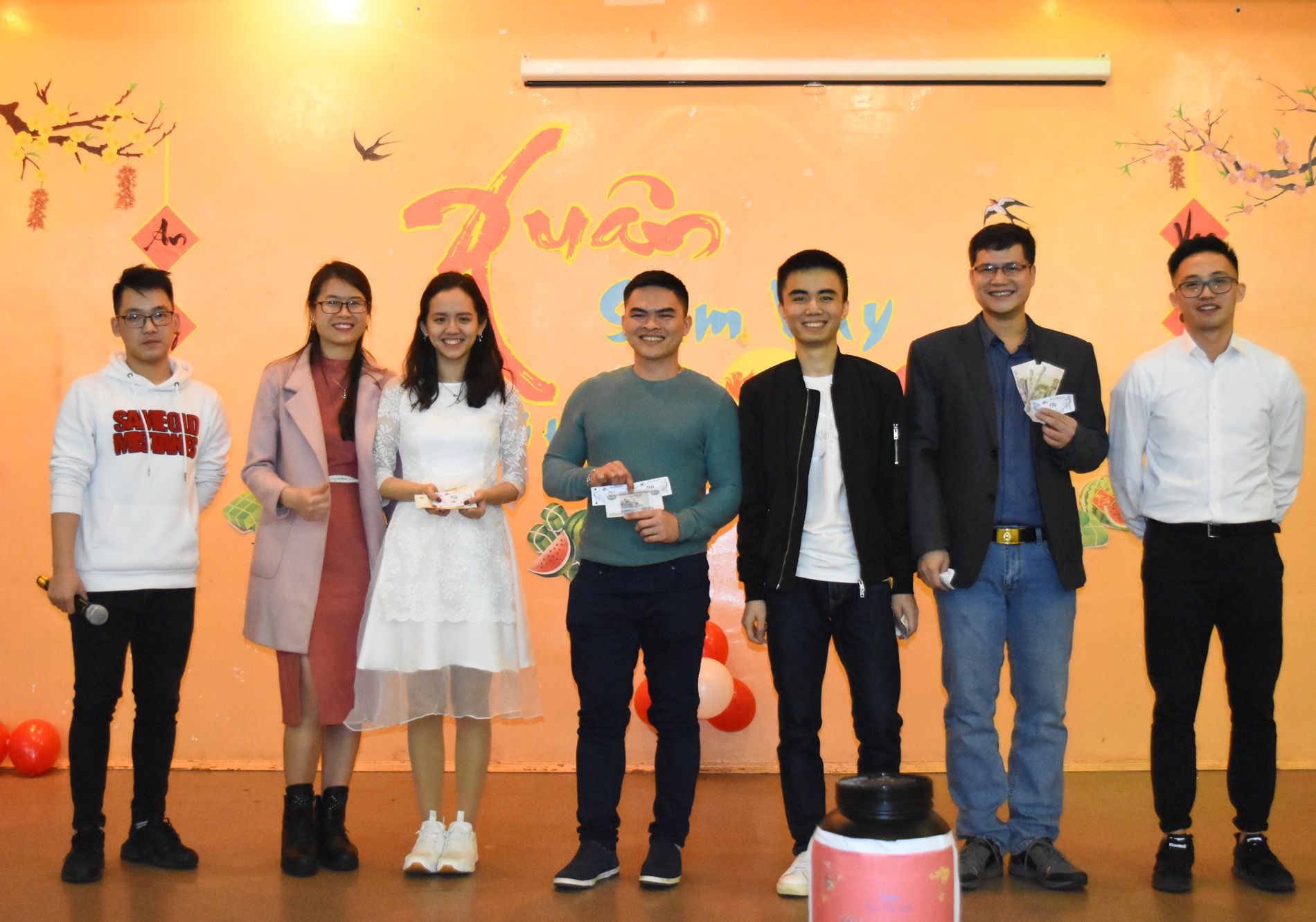 du hoc sinh don Tet anh 5