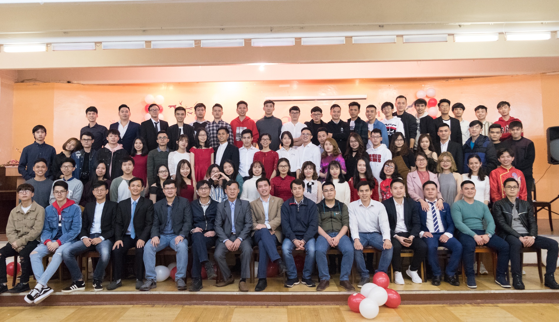 du hoc sinh don Tet anh 3