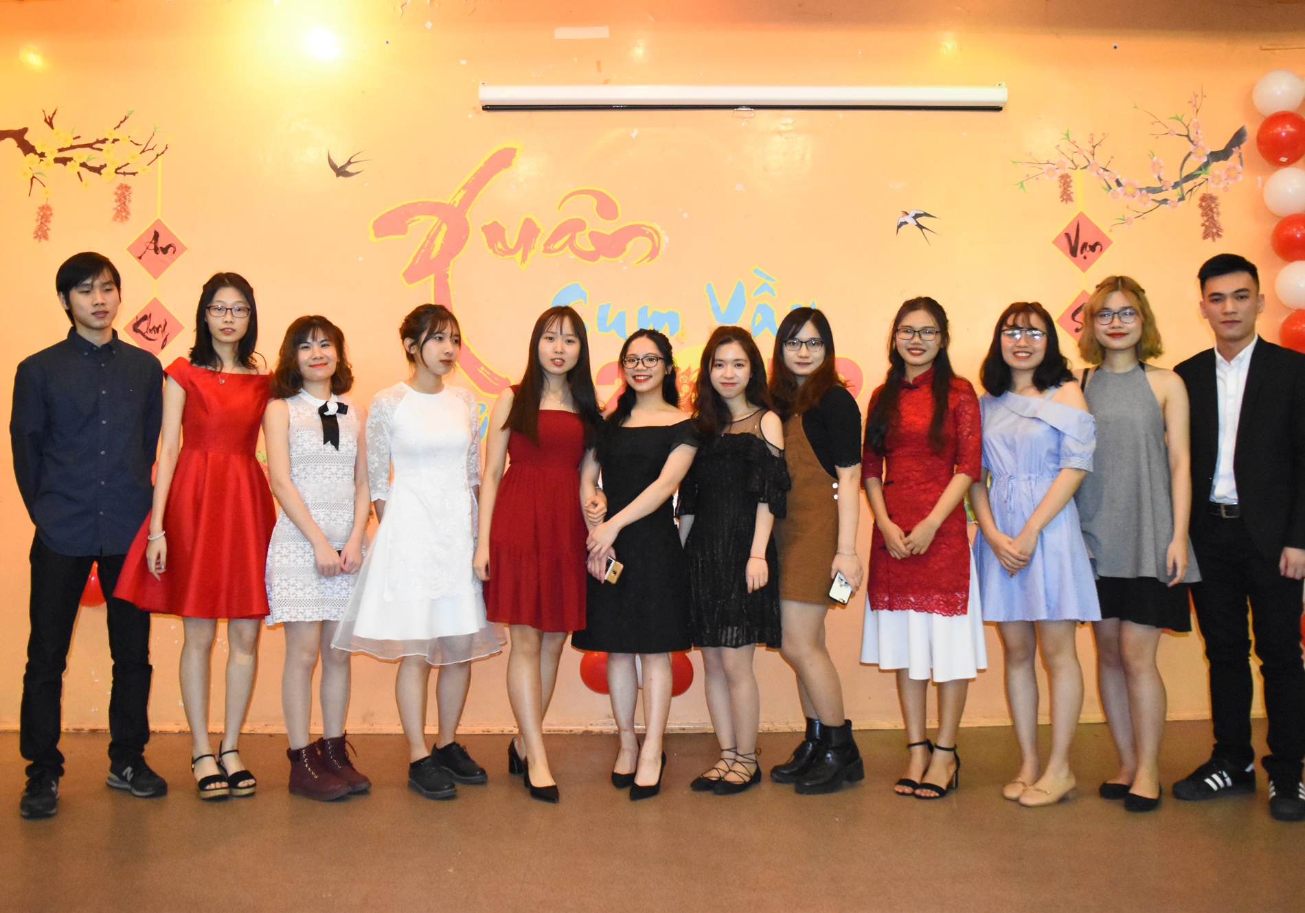 du hoc sinh don Tet anh 1