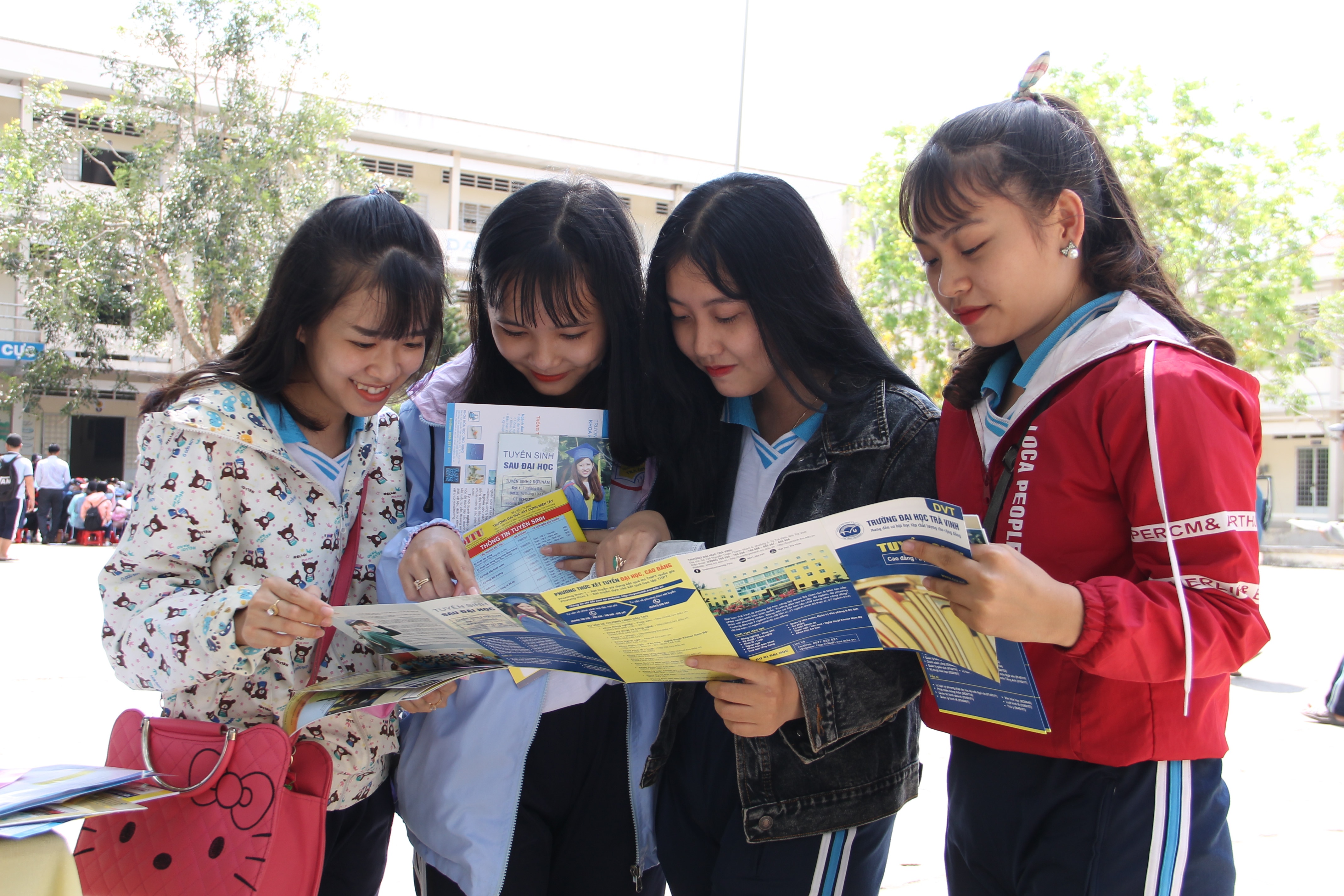 Nhieu truong dai hoc phia Nam tiep tuc cong bo phuong an tuyen sinh hinh anh