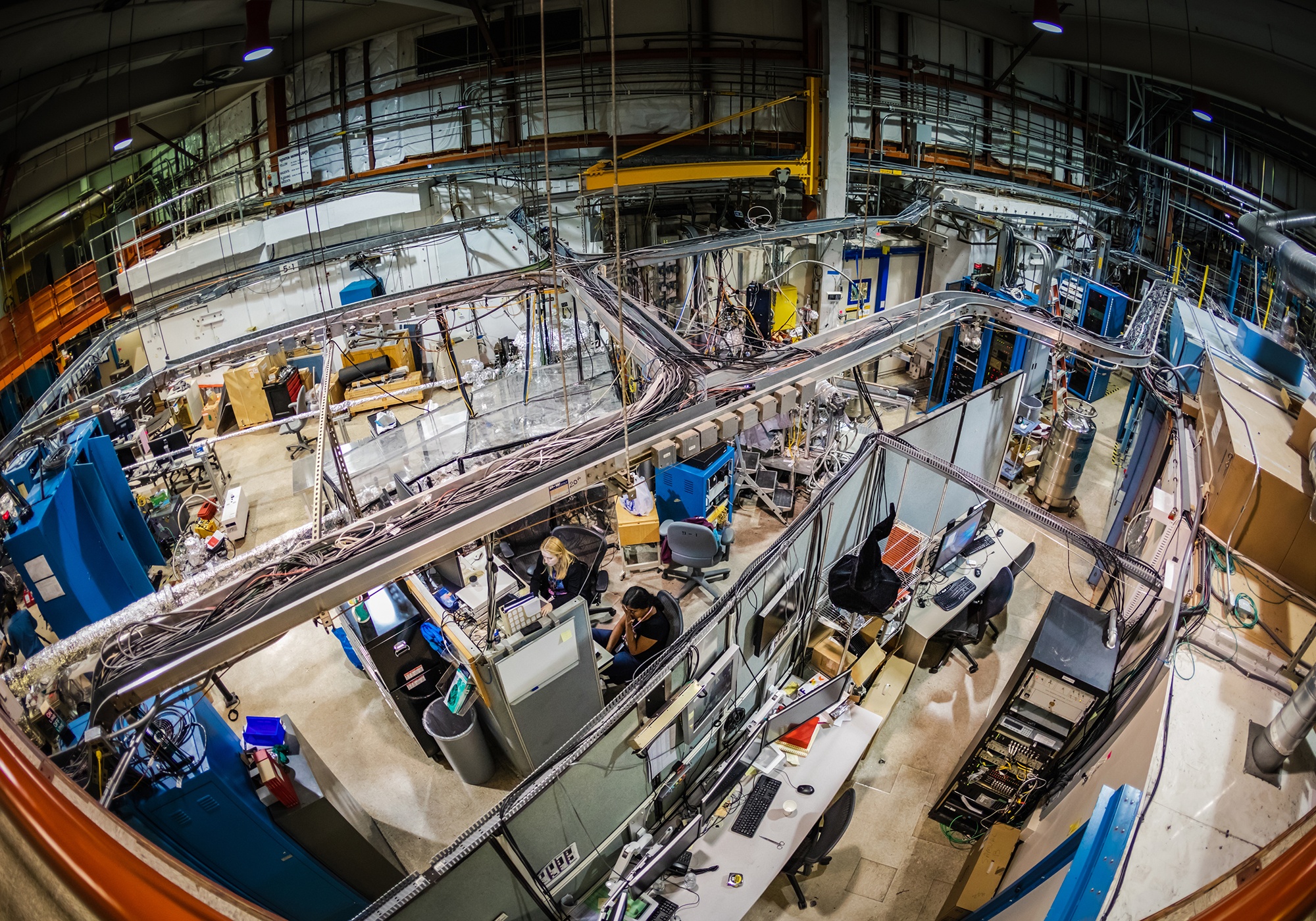 phong thi nghiem hien dai nhat the gioi anh 2